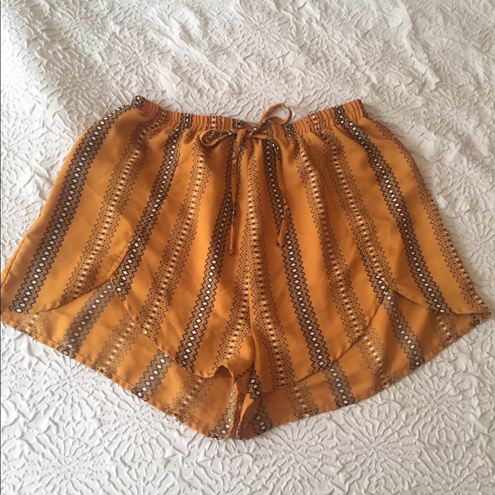 Women’s shorts, size S.